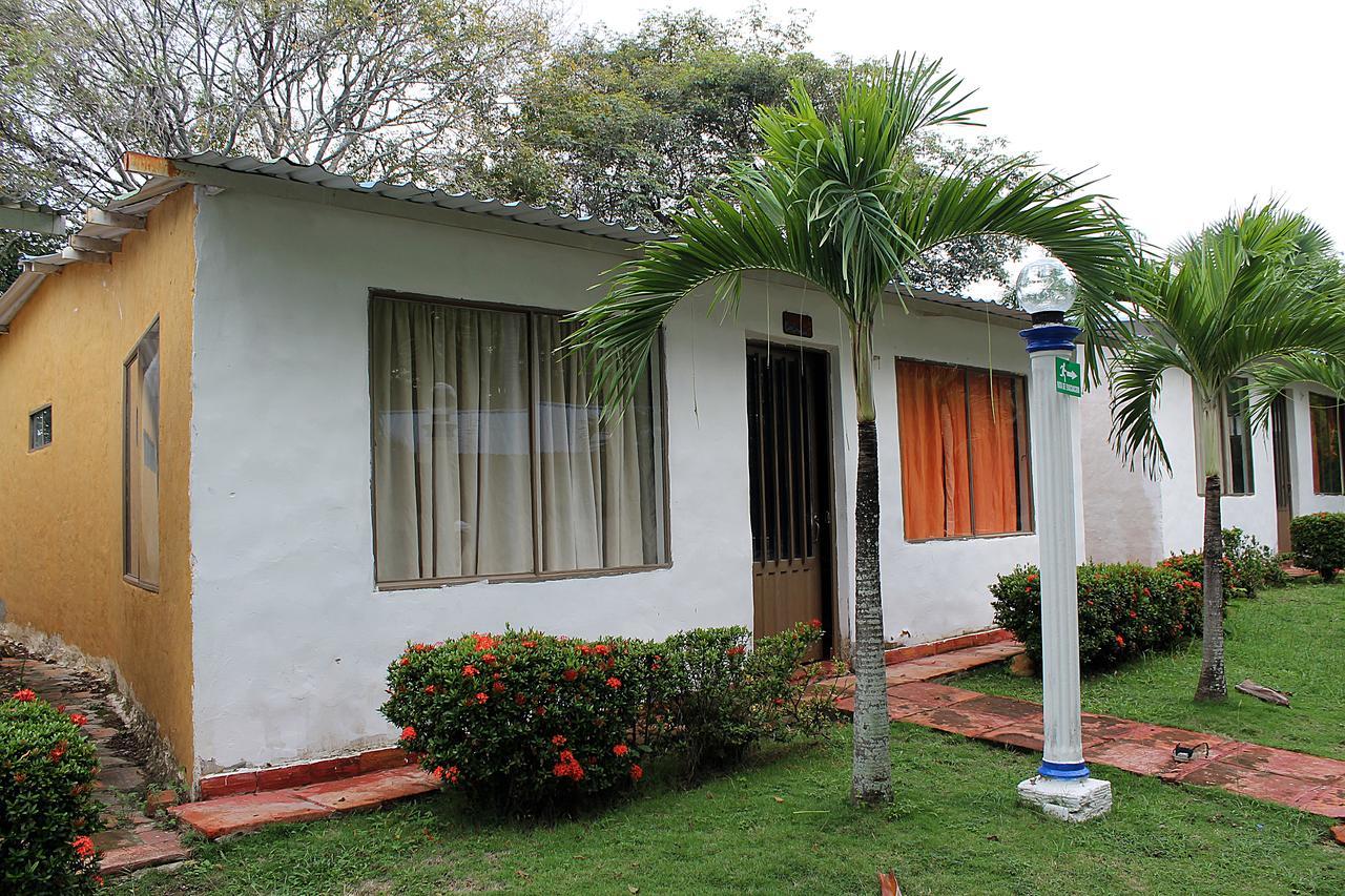 Club Campestre Las Palmas Girardot Hotel Exterior photo